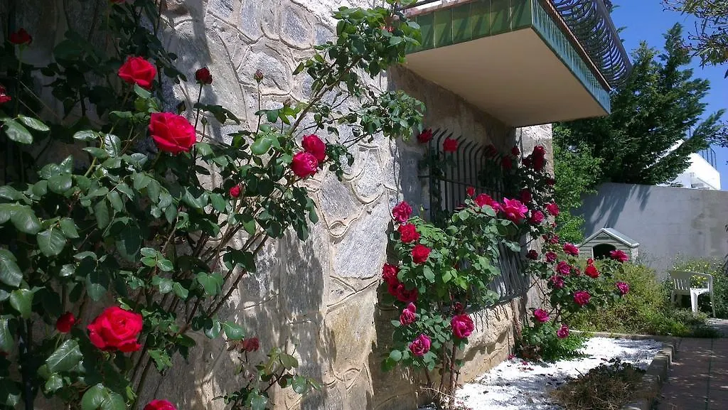 L'Encantarella Roses 0*,  Spain